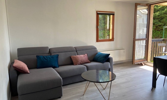 Touques Apartment | Modern T3 with Balcony Near Town Center