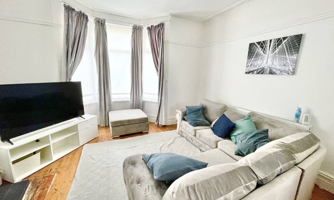 Wallasey House | Relaxing Three Bed House with Private Garden Near Beach
