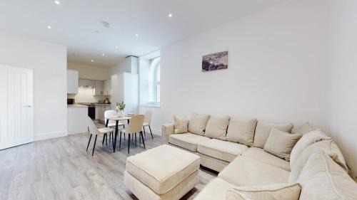 Abertillery Apartment | Inviting Three Bedroom Apartment with Scenic Valley Views