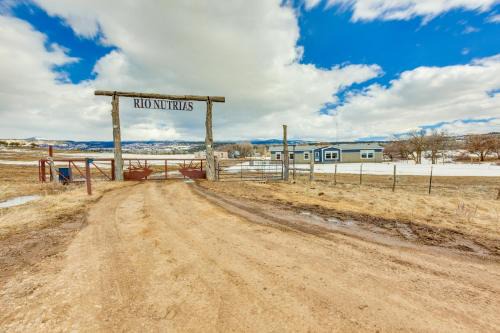 Cebolla House | Family-Friendly Tierra Amarilla Ranch House with Deck