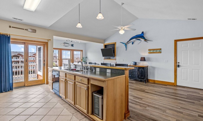 Manteo Condo | Top Floor Condo with Incredible Views and Pool Access