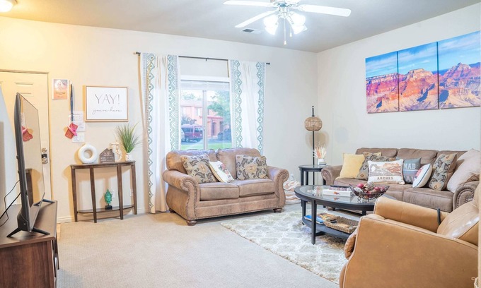 Kanab Condo | Perfect Townhome Near Utah National Parks - Sleeps 8