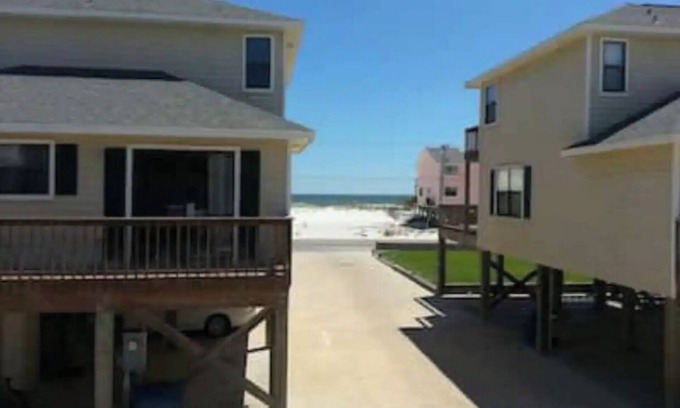 Gulf Shores House | Oceanview Townhome with Pool - Rated 10/10 by Guests