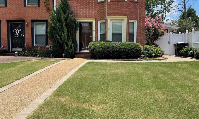 Decatur House | Bright Townhome with Four Seasons Room and Family Amenities