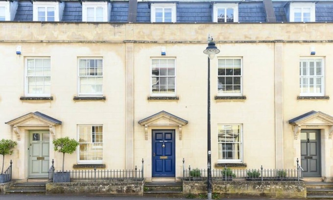 Wells House | Central Wells Townhouse with Private Parking & Pet Friendly