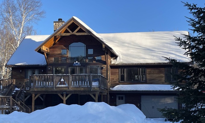 Carrabassett Valley Apartment | Ideal Twinbrook Apartment with Pool and Shuttle Access