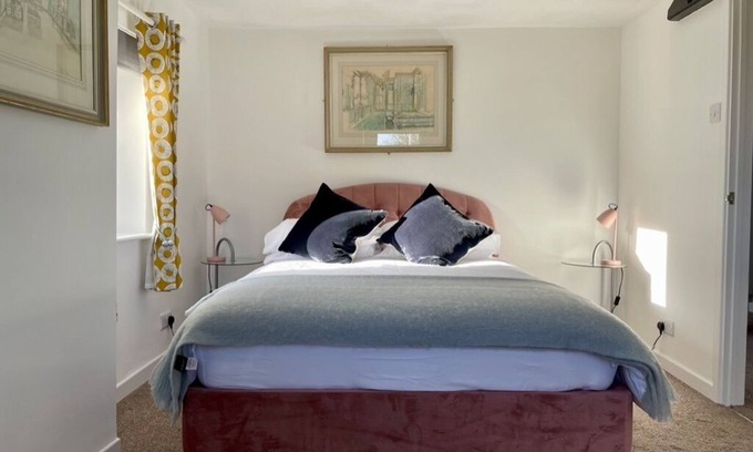 Llanfarian Apartment | Comfortable Two Bedroom Apartment with Convenient Parking
