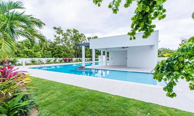 George Town House | Outstanding Two-Bedroom Townhouse with Pool & Ocean Views