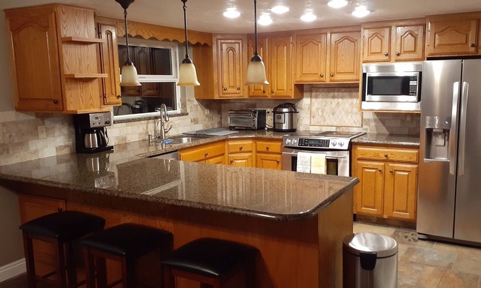 West Jordan House | Premier Two Bedroom Suite Near Top Ski Resorts & Breakfast