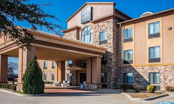 Mineral Wells Hotel | Spacious Unit for Business Travel, Free Breakfast, Free Parking, Free Wifi