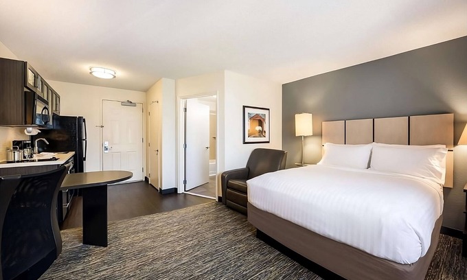 Far North Dallas Apartment | Pet-Friendly Unit with Kitchen & Onsite Parking Options
