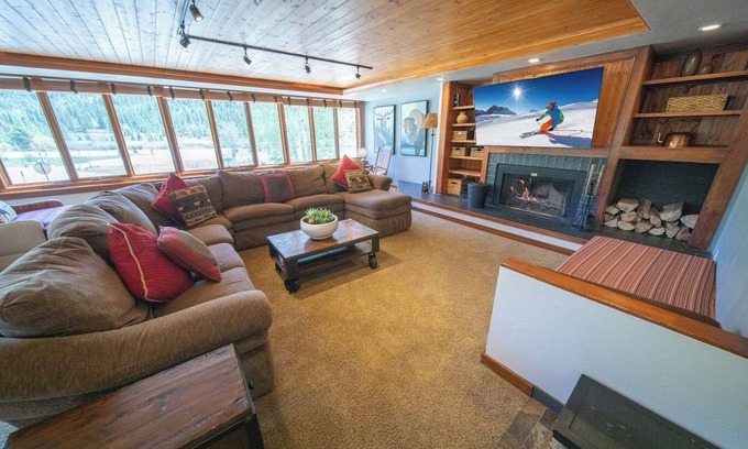 Lakeside Village Condo | Spacious Unit with Mountain views, Free Shuttle