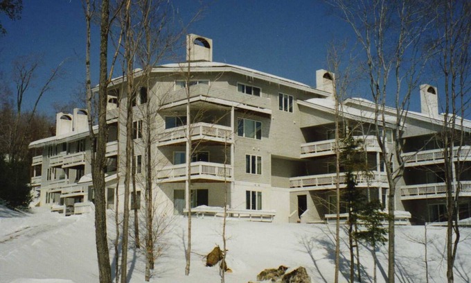 Warren Condo | Top-Rated Condo Steps from the Slopes - Paradise Awaits!