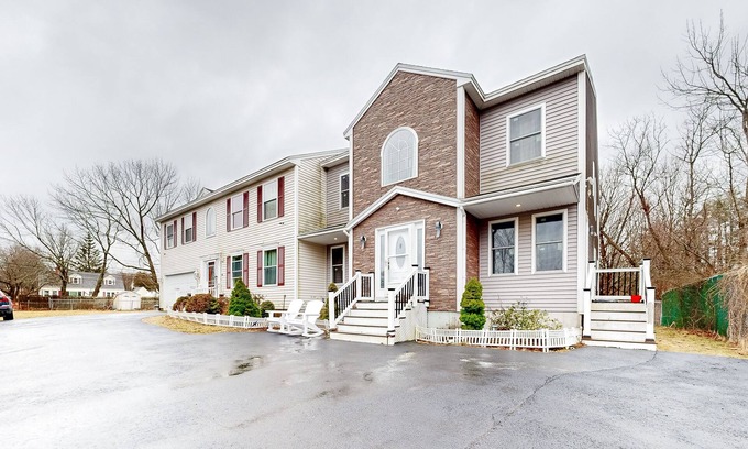 Westbrook Hotel | Upper-Level Duplex Condo with Ocean View Near Portland