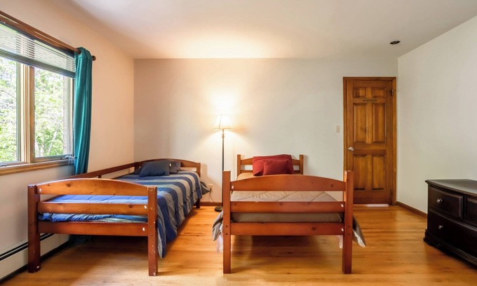 Parsippany Apartment | Spacious 5-bedroom apartment with AC and WiFi in charming Parsippany-Troy Hills