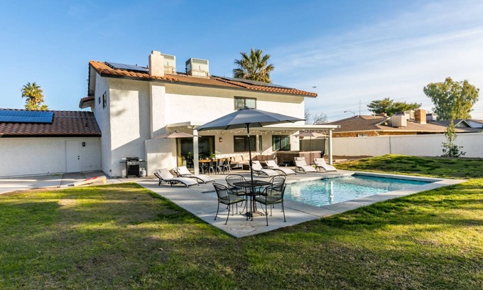 Paradise House | Family Villa Retreat: Pool, Hot Tub & Ocean Views Await!