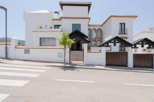 La Zubia Villa | Charming 7 Bedroom Villa with Private Pool in Granada