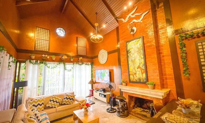 Tagaytay Apartment | Inviting Villa in Tagaytay with Scenic Views & Garden