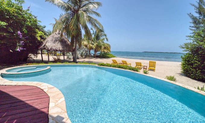 Placencia Villa | Relaxing Beachfront Villa in Tranquil North Placencia