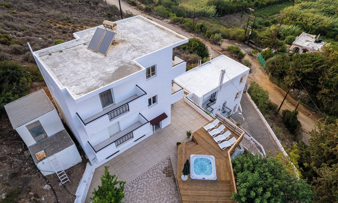 Fodele Villa | Spacious villa with hot tub in Fodele Beach with beautiful sea and mountain view