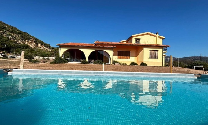 Viddalba Villa | Scenic Villa with Pool and Kitchen, Perfect for Relaxation