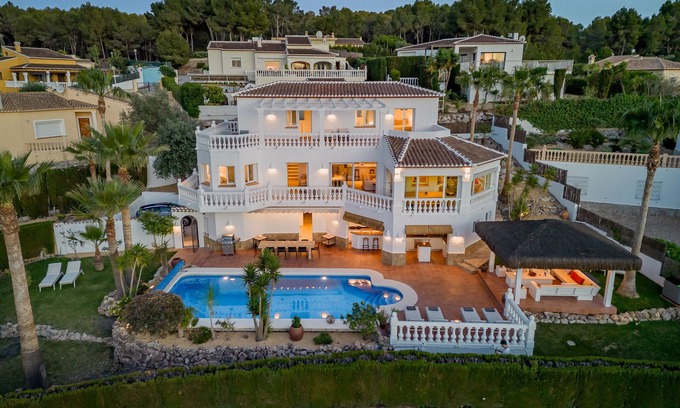 Tarraula Villa | Elegant Villa with Ocean View & Heated Pool - Rated 9.6/10
