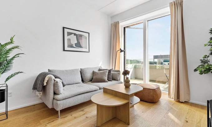 Aarhus C Apartment | Inviting Waterfront Apartment with Marina and Ocean Views