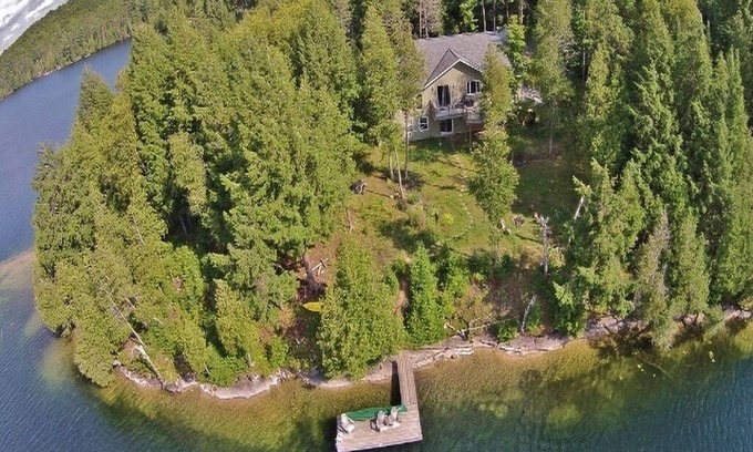 Faraday Cottage | Spacious Waterfront Cottage with Privacy and Stunning Views