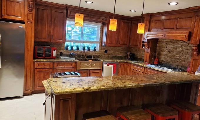 El Paso House | Pet-Friendly Hotel Near Fort Bliss with Spa & Hot Tub