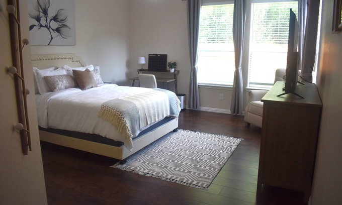 Addicks House | Ideal West Houston Home with Backyard & Spa Amenities