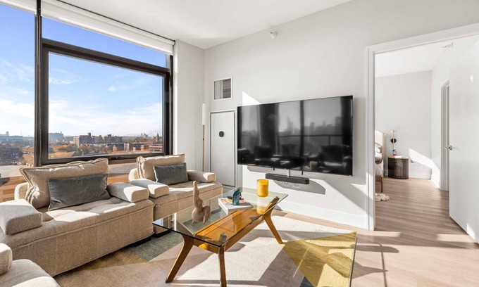 West Loop Apartment | Cloud9: Perfect for Groups with Gym & Terrace Access
