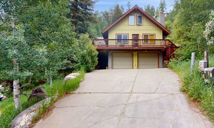 Intermountain Condo | Cozy West Vail Condo with Hot Tub & Convenient Shuttle