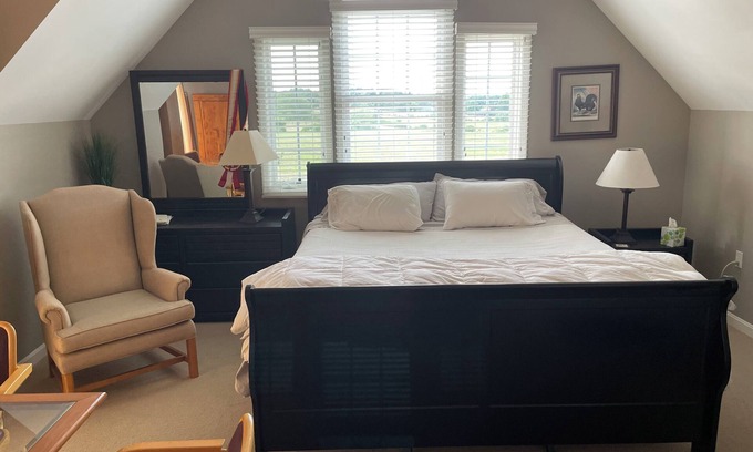 Blue Ridge Apartment | Spacious Western Loudoun studio minutes from wedding and wine venues