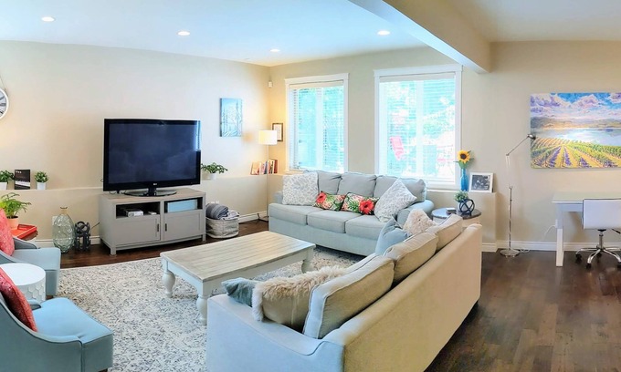 Central Okanagan House | Unforgettable Westside Wine Trail Retreat with Spectacular Views