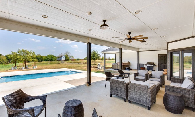 Wills Point Villa | Relaxing Wills Point Retreat with Pool and Scenic Pond