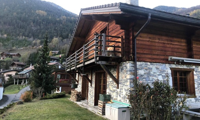 Volleges Ski Chalet | Relaxing Wooden Chalet near Verbier with Hot Tub & Spa