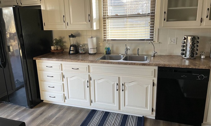 Grandview House | Family-Friendly 3BR King Near Plaza & Stadium - Great Amenities