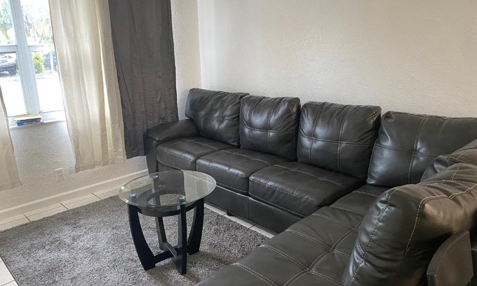 Hallandale Beach House | Budget-Friendly Getaway with Kitchen at Spare Space Hotel