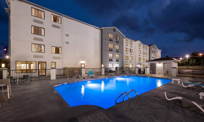 Gulf Hills Hotel | Inviting Best Western Cypress Creek: Pool, Spa & Family Fun