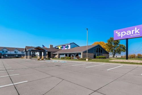 Cedar Falls Hotel | Pet-Friendly Retreat at AmericInn by Wyndham Cedar Falls