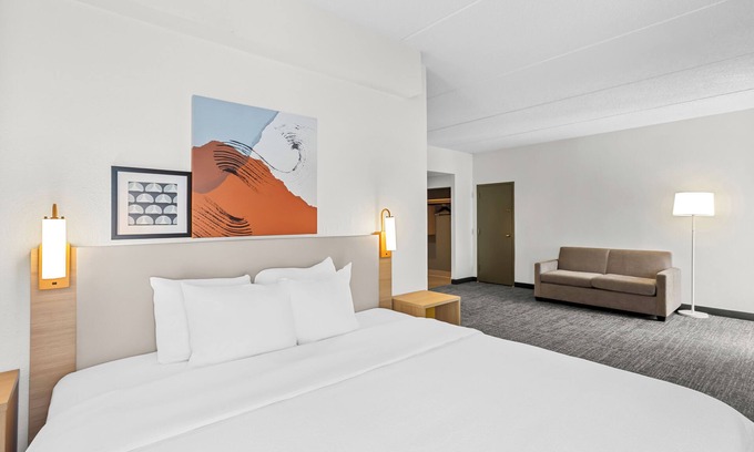 Des Plaines Hotel | Comfort Inn Convention Center: Top-Rated Stay Near O'Hare