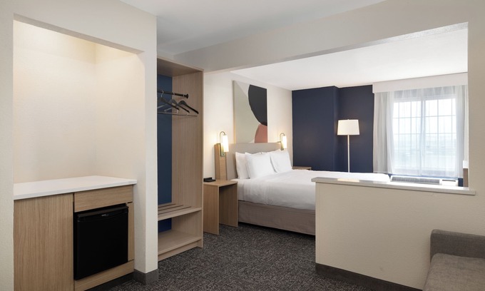 El Paso Hotel | Budget-Friendly Sleep Inn University with Pool & Spa Amenities