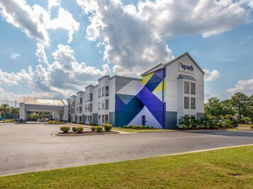 Florence Hotel | Relaxing Retreat at Country Inn & Suites, Florence SC