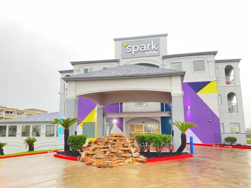 Galveston Hotel | Oceanfront Retreat at Spark By Hilton Galveston