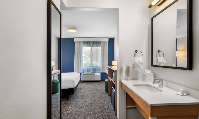 Grapevine Hotel | Comfort Inn Grapevine: Family-Friendly Stay Near DFW Airport
