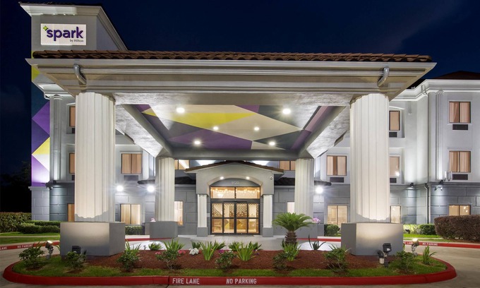 Southeast Houston Hotel | Welcoming Spark Suites near Hobby Airport, Houston