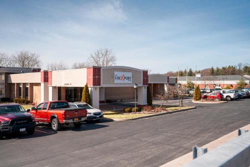 Lockport Hotel | Pet-Friendly Retreat at Lockport Hotel with Ocean View