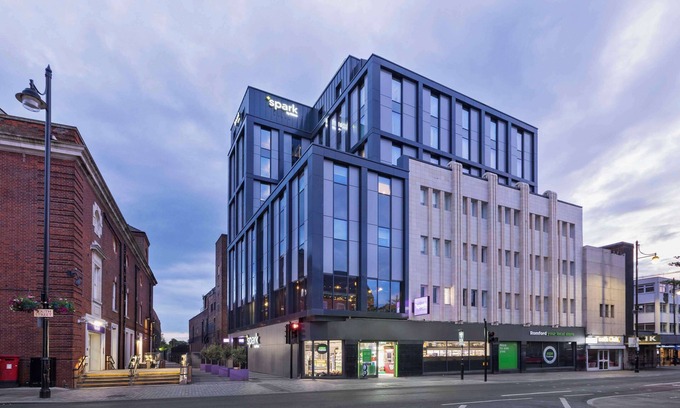 Havering Hotel | Discover Spark by Hilton London Romford: Family-Friendly Stay