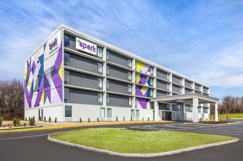 Roanoke Hotel | Budget-Friendly Stay at Rodeway Inn Roanoke Airport