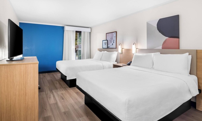 Roanoke Hotel | Discover Comfort Inn Roanoke Civic Center with Pool & Spa